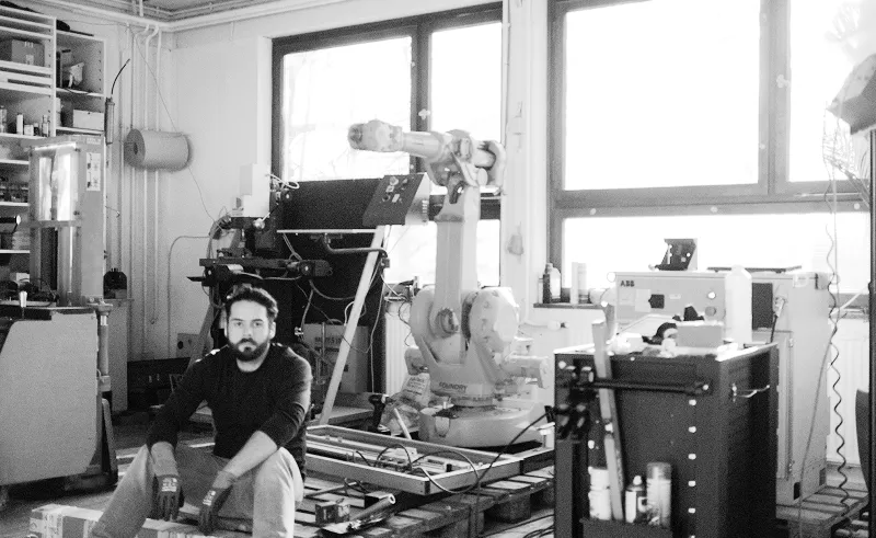 Maximilian Hans in the studio