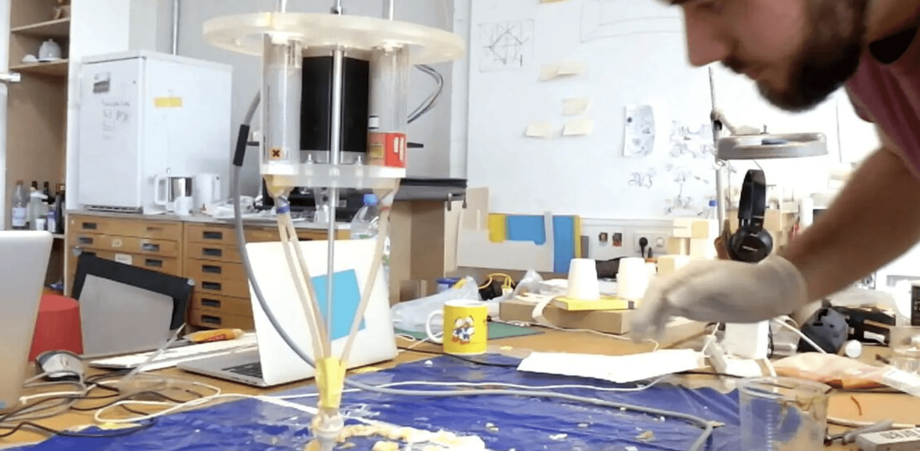 foam printer - A 3D printer for construction foam that can print furniture